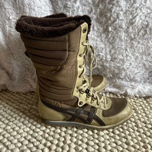 Women’s Brown Lace-Up Winter Boot with Faux Fur Collar